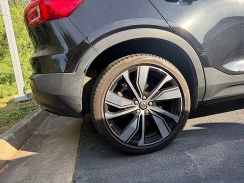 Used 2021 Volvo XC40 P8 Recharge w/ Advanced Package AWD/4WD image 5