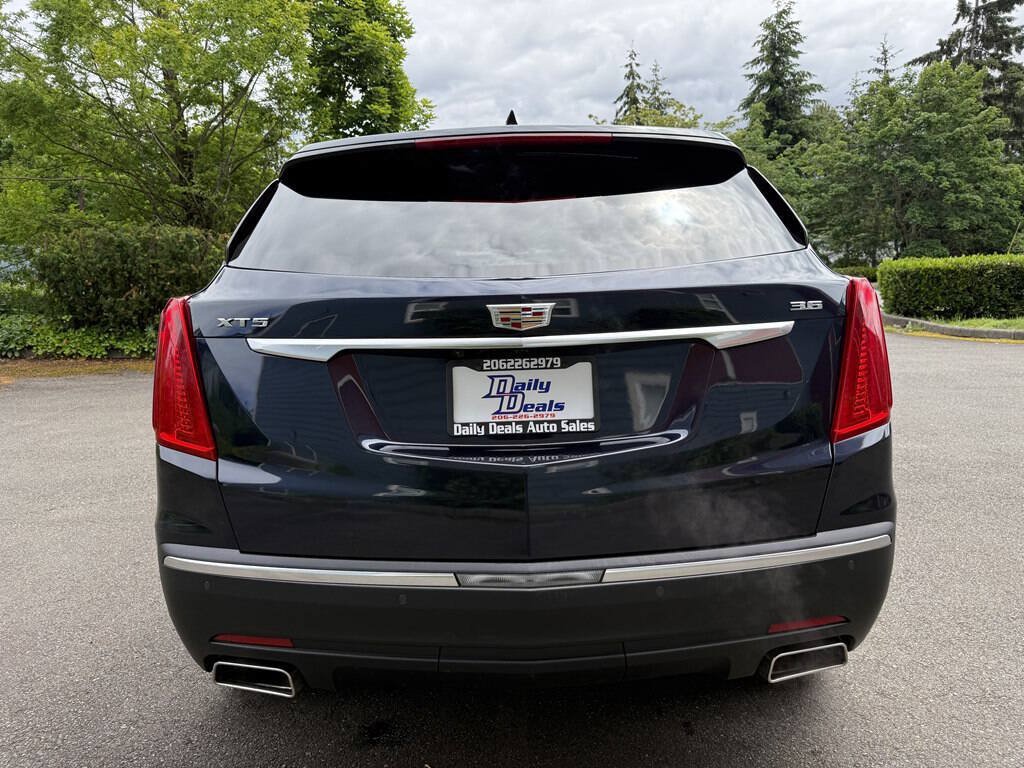 Used 2017 Cadillac XT5 Luxury w/ Driver Awareness Package FWD image 8
