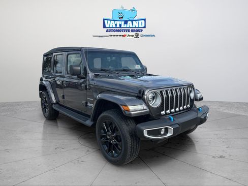 Used 2023 Jeep Wrangler Unlimited Sahara w/ Cold Weather Group image 7