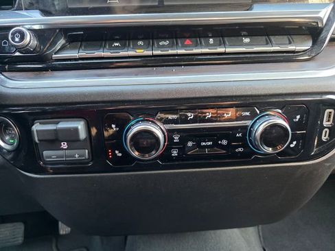 Used 2025 GMC Sierra 1500 SLT image 27