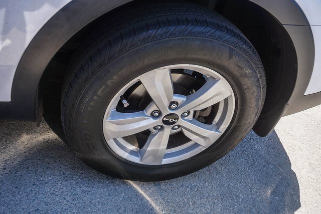 Certified 2023 Kia Sorento LX FWD image 8