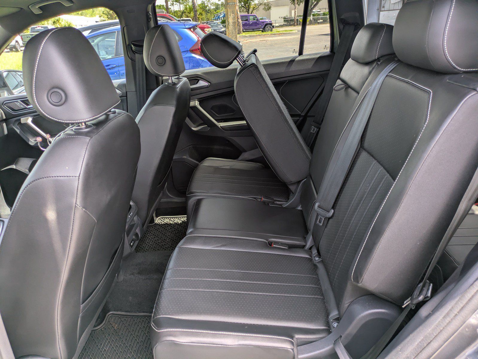 Used 2024 Volkswagen Tiguan SE R-Line FWD image 11