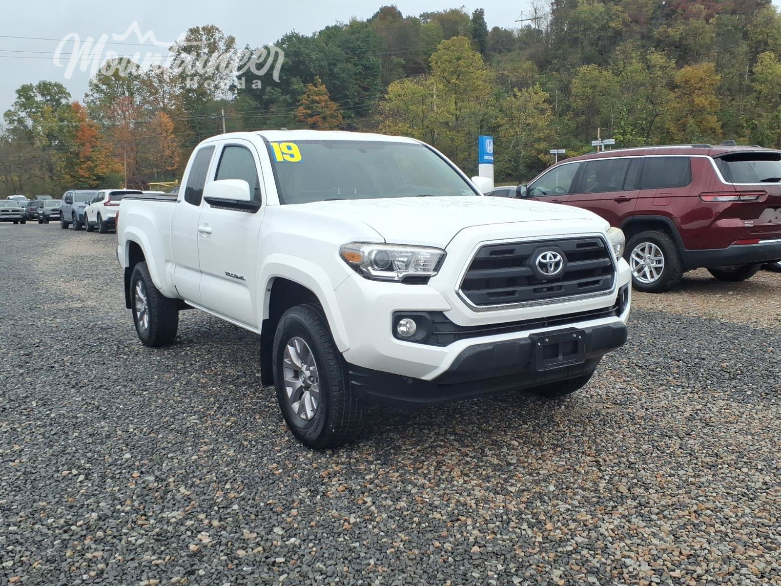 Used 2016 Toyota Tacoma SR5 RWD image 3