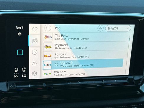 Used 2025 Volkswagen Atlas Cross Sport SE image 17