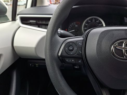 Used 2020 Toyota Corolla LE image 18