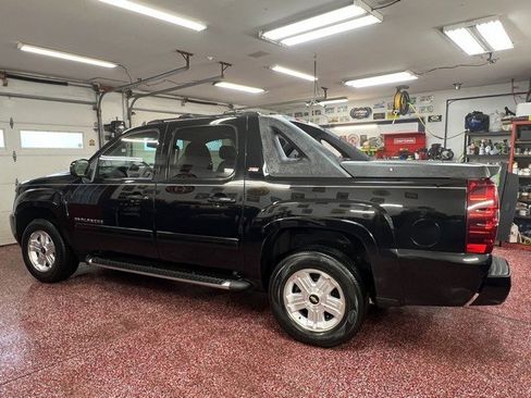 Used 2012 Chevrolet Avalanche LT w/ Suspension Package, Off-Road image 2
