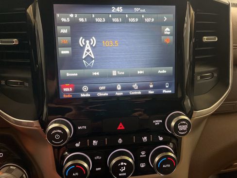 Used 2019 RAM 1500 Laramie AWD/4WD image 22