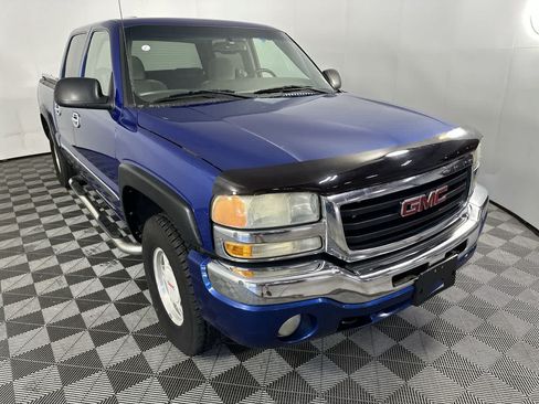 Used 2004 GMC Sierra 1500 SLE w/ Off-Road Package AWD/4WD image 2