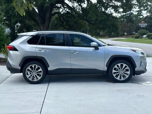Used 2021 Toyota RAV4 Limited FWD image 8
