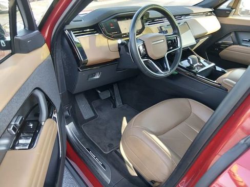 Used 2025 Land Rover Range Rover Sport SE AWD/4WD image 9