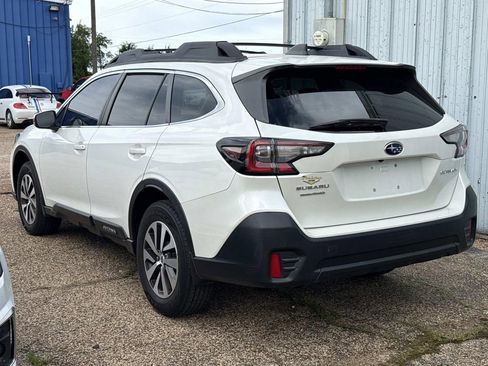 Used 2021 Subaru Outback Premium image 3