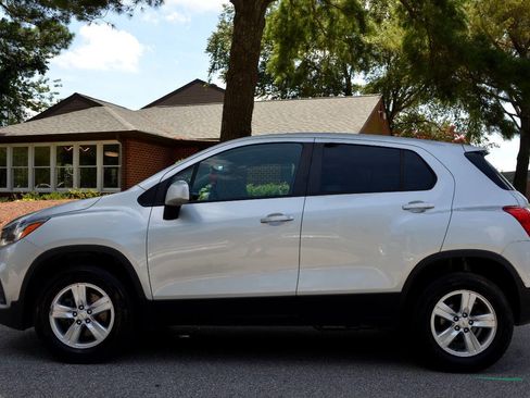 Used 2021 Chevrolet Trax LS w/ Tint and Cruise Package image 7