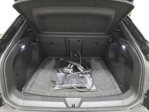 Used 2023 Volkswagen ID.4 Pro S Plus image 9