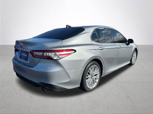 Certified 2019 Toyota Camry XLE w/ Navigation Package image 8