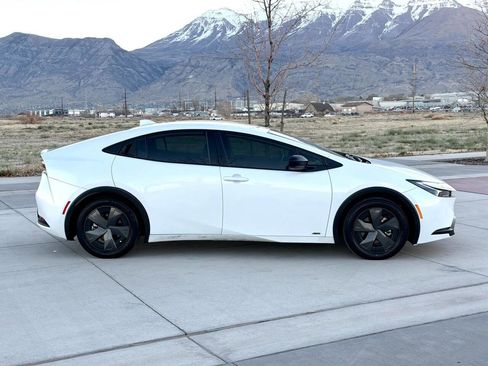 Used 2024 Toyota Prius LE image 4