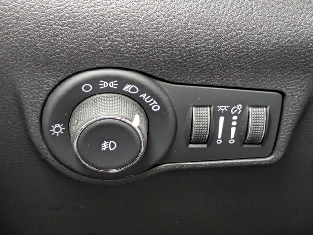 Certified 2025 Jeep Compass Limited AWD/4WD image 24