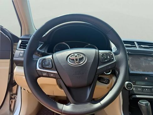 Used 2015 Toyota Camry XLE w/ Moonroof Package FWD image 11