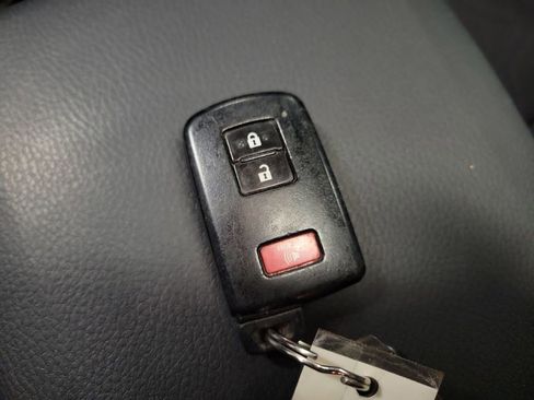 Used 2016 Toyota Tacoma TRD Off-Road w/ Premium & Technology Package image 16