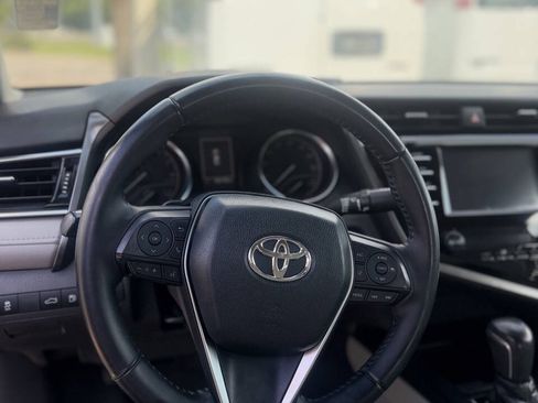 Used 2018 Toyota Camry SE FWD image 18