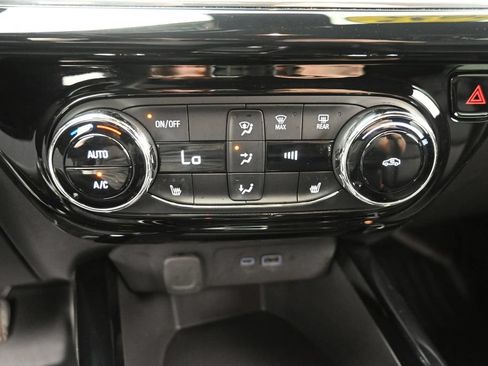 Used 2025 Chevrolet Trax RS w/ Driver Confidence Package FWD image 20