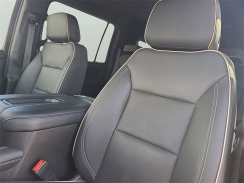 Used 2024 GMC Yukon XL SLT image 25