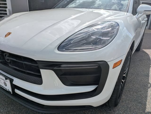 Used 2025 Porsche Macan AWD/4WD image 11