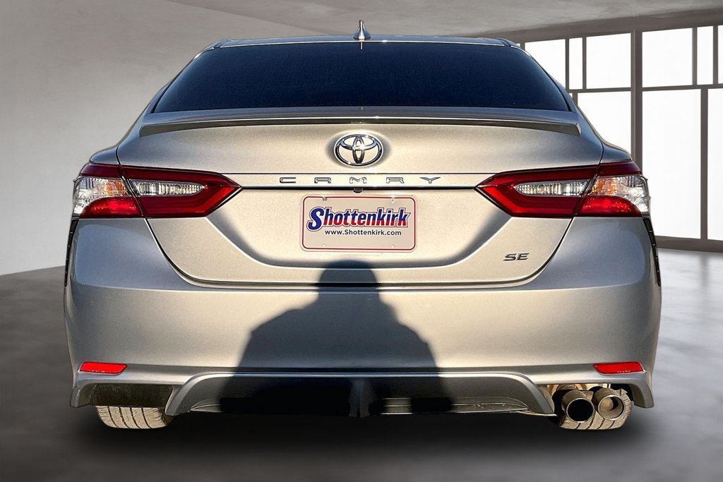 Used 2020 Toyota Camry SE FWD image 5
