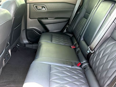 Used 2023 Nissan Rogue Platinum w/ Platinum Premium Package FWD image 19