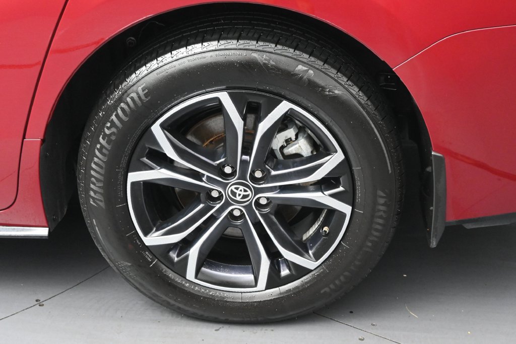 Used 2025 Toyota Sienna Platinum AWD/4WD image 30