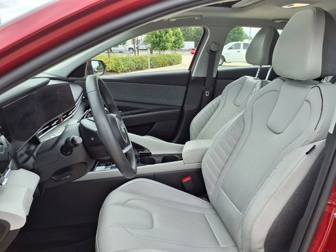 Used 2024 Hyundai Elantra Limited FWD image 13