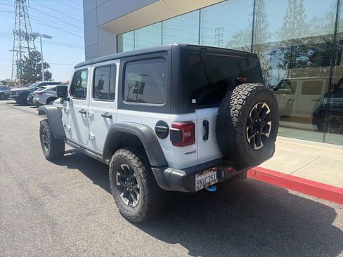 Used 2024 Jeep Wrangler Unlimited Rubicon 4xe w/ Convenience Group AWD/4WD image 4