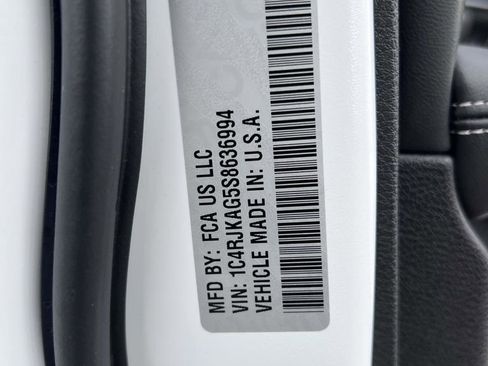 Used 2025 Jeep Grand Cherokee L Laredo image 23