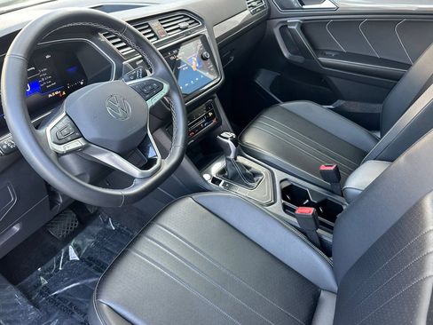 Used 2024 Volkswagen Tiguan SE image 10