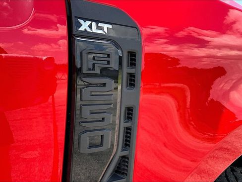 Used 2025 Ford F250 XLT w/ Black Appearance Package AWD/4WD image 8