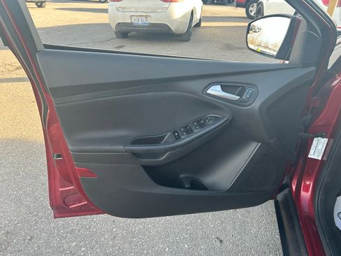 Used 2015 Ford Focus SE image 14
