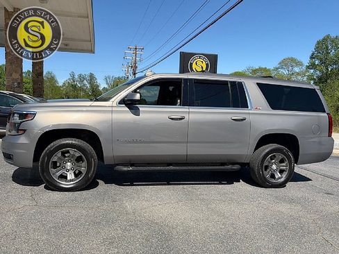Used 2019 Chevrolet Suburban LT image 3
