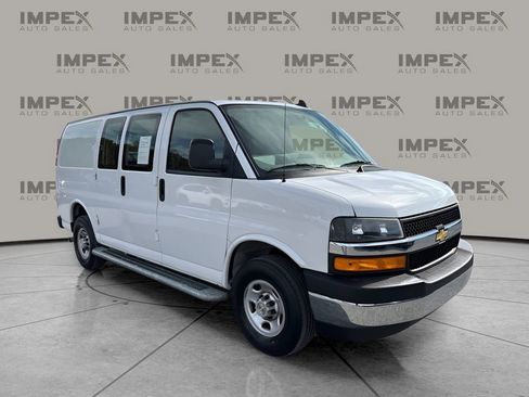 Used 2023 Chevrolet Express 2500 w/ Driver Convenience Package image 7