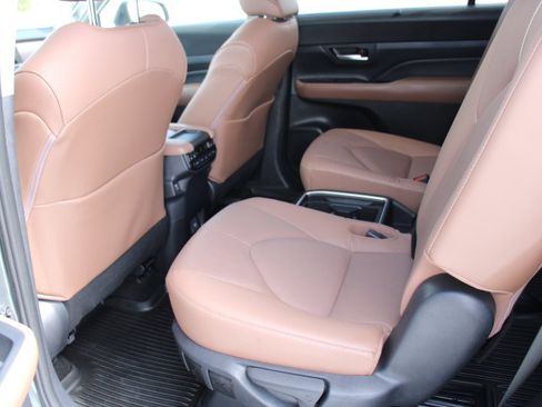 Certified 2025 Toyota Grand Highlander AWD image 15