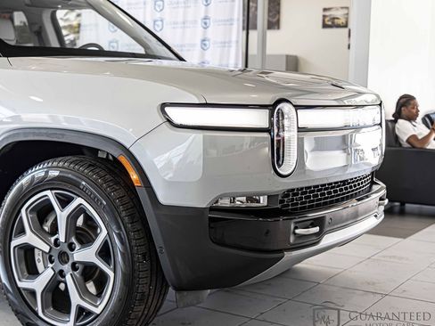 Used 2024 Rivian R1S Adventure image 4