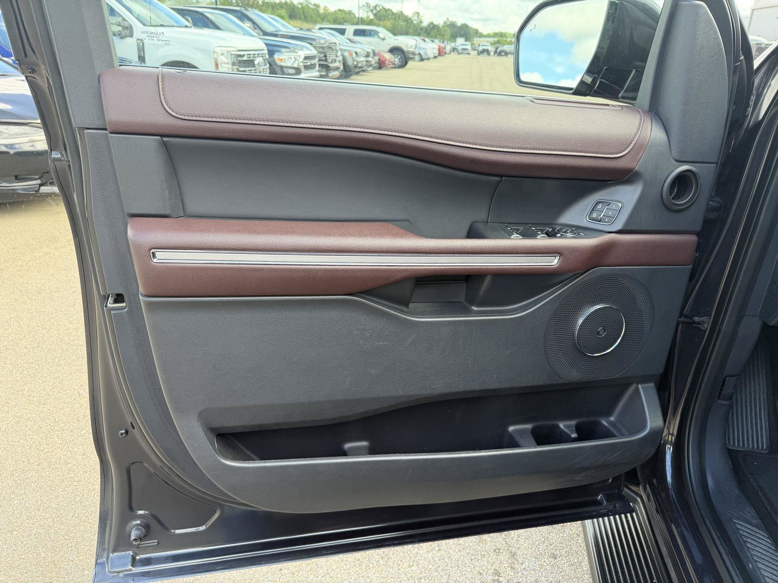 Used 2024 Ford Expedition Limited RWD image 15