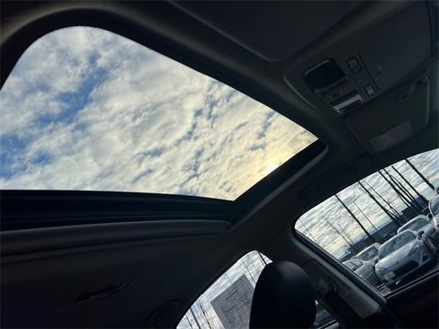 Used 2017 Subaru Legacy 2.5i Limited image 17