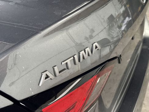 Used 2025 Nissan Altima 2.5 S FWD image 10