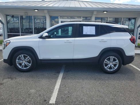 Used 2023 GMC Terrain SLE w/ Driver Convenience Package FWD image 2