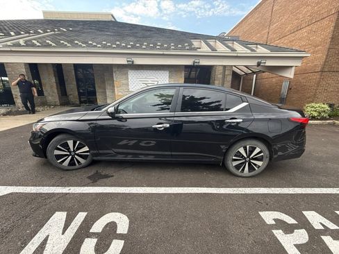 Used 2021 Nissan Altima 2.5 SV FWD image 9