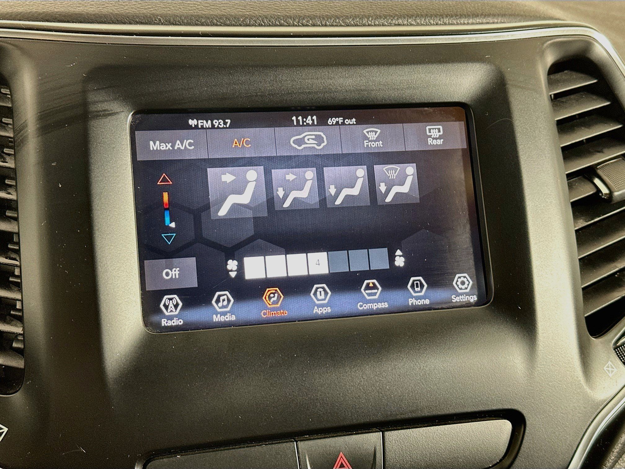 Used 2019 Jeep Cherokee Latitude w/ Popular Appearance Group FWD image 22