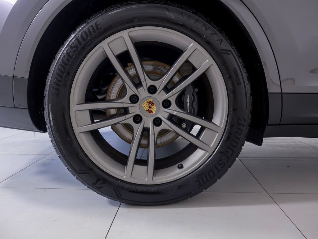 Certified 2026 Porsche Cayenne E-Hybrid AWD/4WD image 32