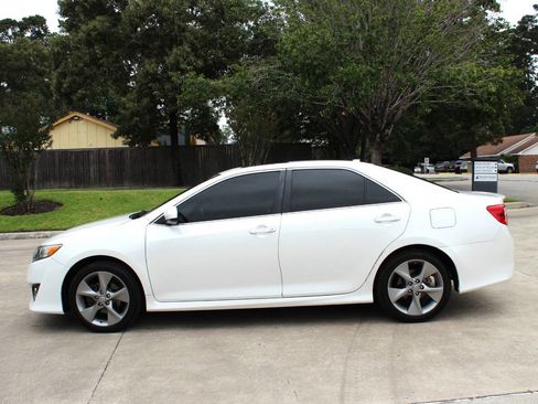 Used 2012 Toyota Camry SE FWD image 3