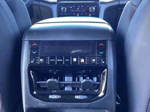 Certified 2025 Jeep Grand Cherokee L Summit AWD/4WD image 19