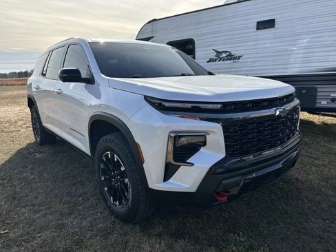 Used 2024 Chevrolet Traverse Z71 image 1