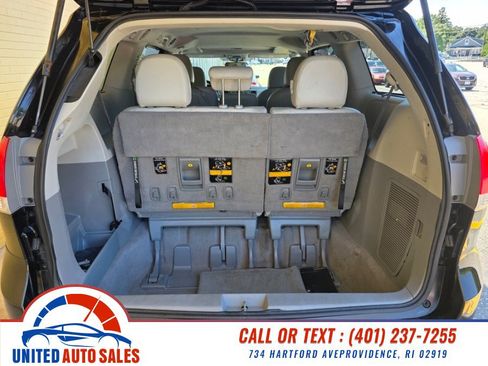 Used 2011 Toyota Sienna XLE FWD image 11